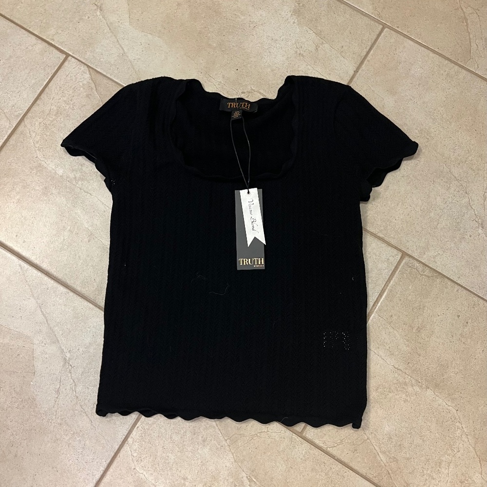 Truth by republic black top